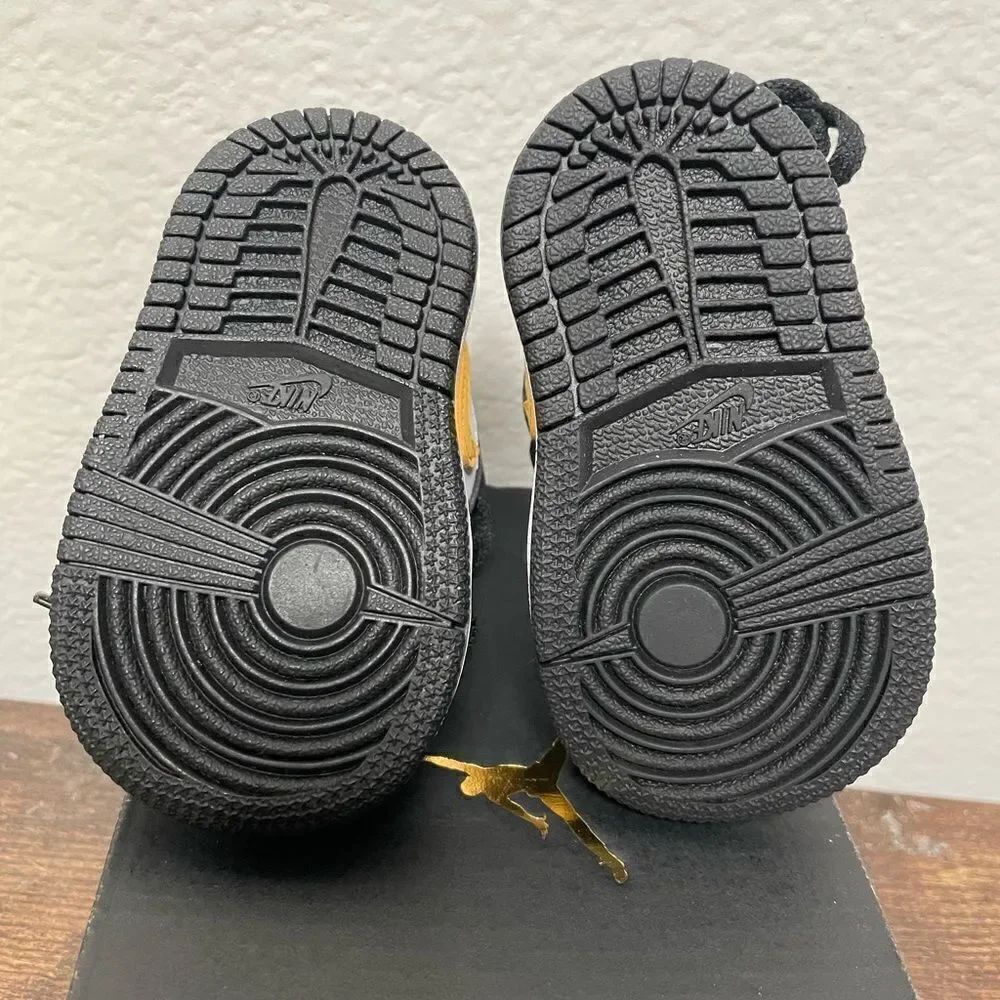 Air Jordan Ones - Picture 5 of 5